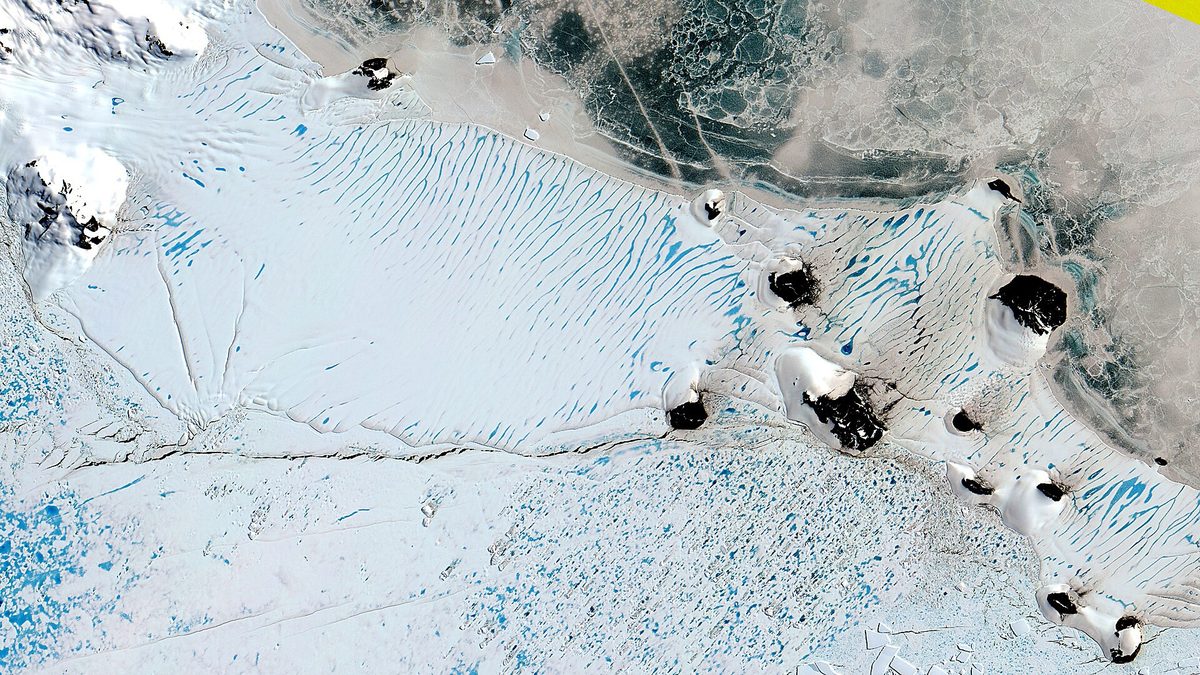A flat-topped tabular iceberg in Antarctic seas